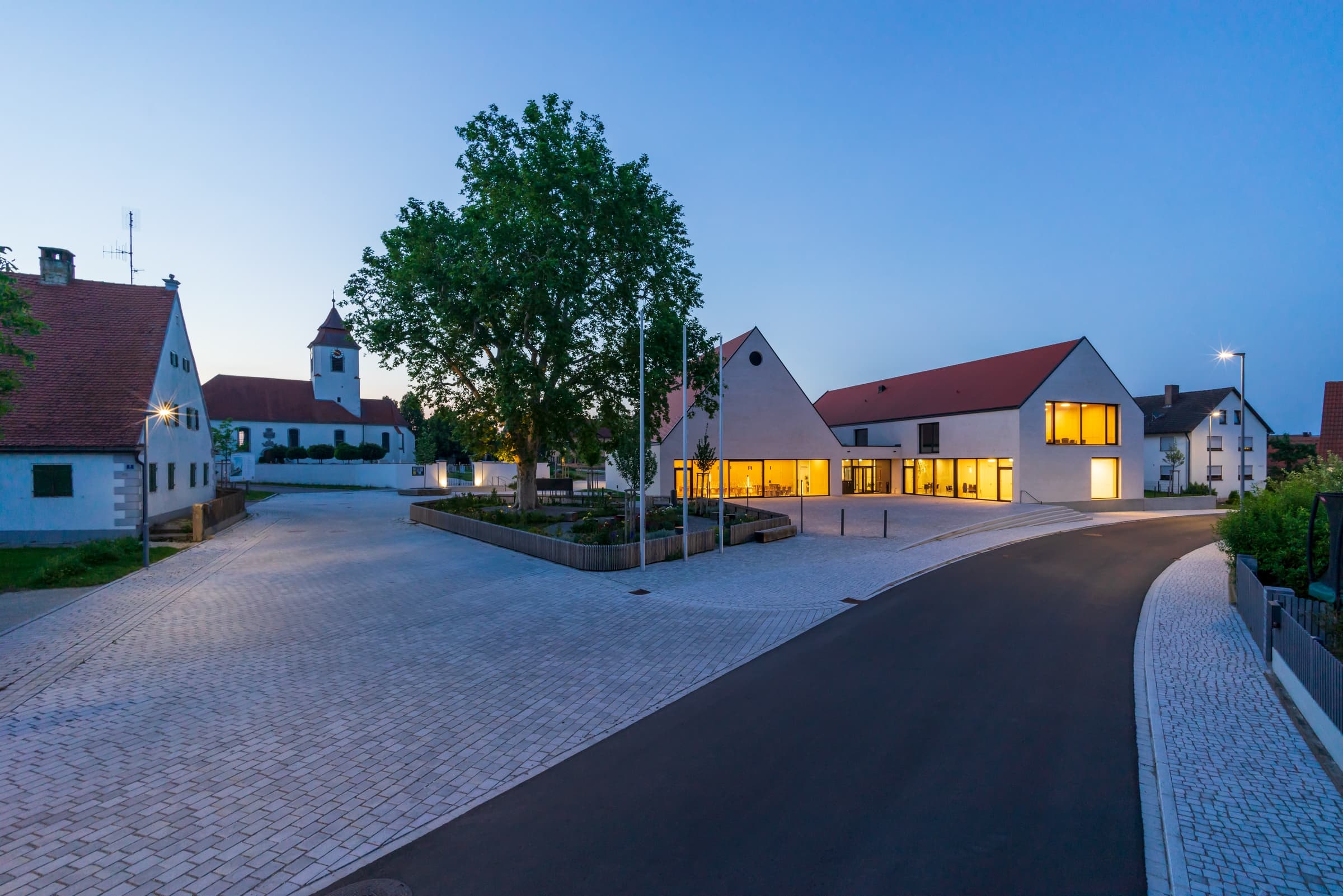 Vorplatz Bürgerzentrum Möttingen